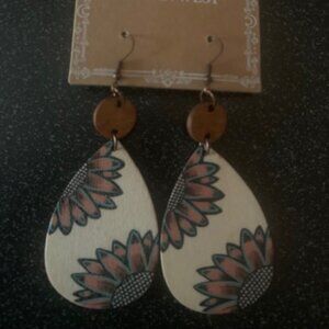 NEW- Wooden Sunflower/Western vibes earrings
